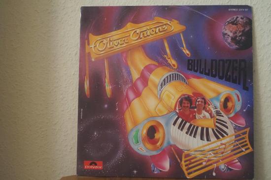 Oliver Onions - Bulldozer