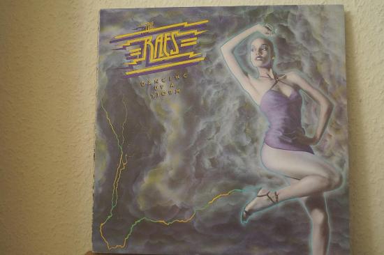 Raes - Dancing Up A Storm