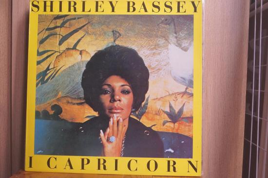 Shirley Bassey - I  Capricorn