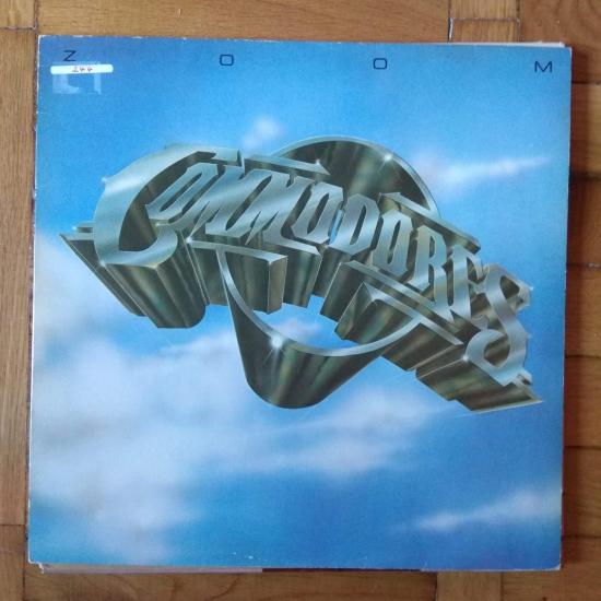 Commodores - Zoom