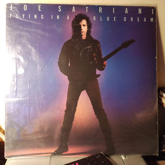 Joe Satriani -Flying In A Blue Dream