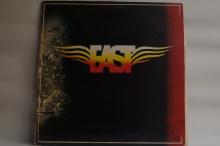 EAST-Rések A Falon